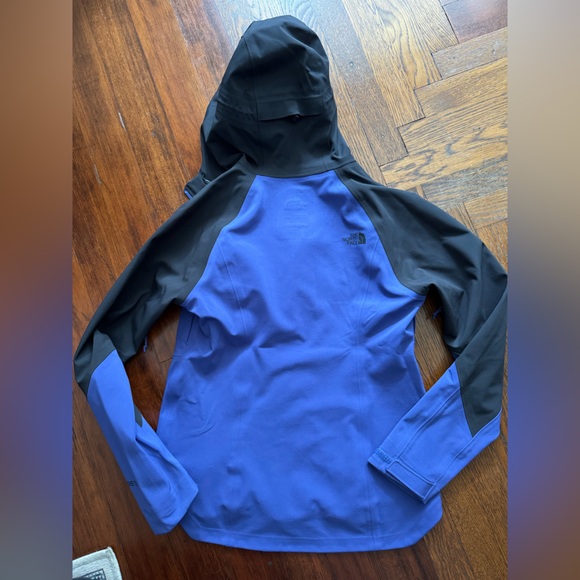 The North Face Gortex Rainshell - Picture 2 of 5